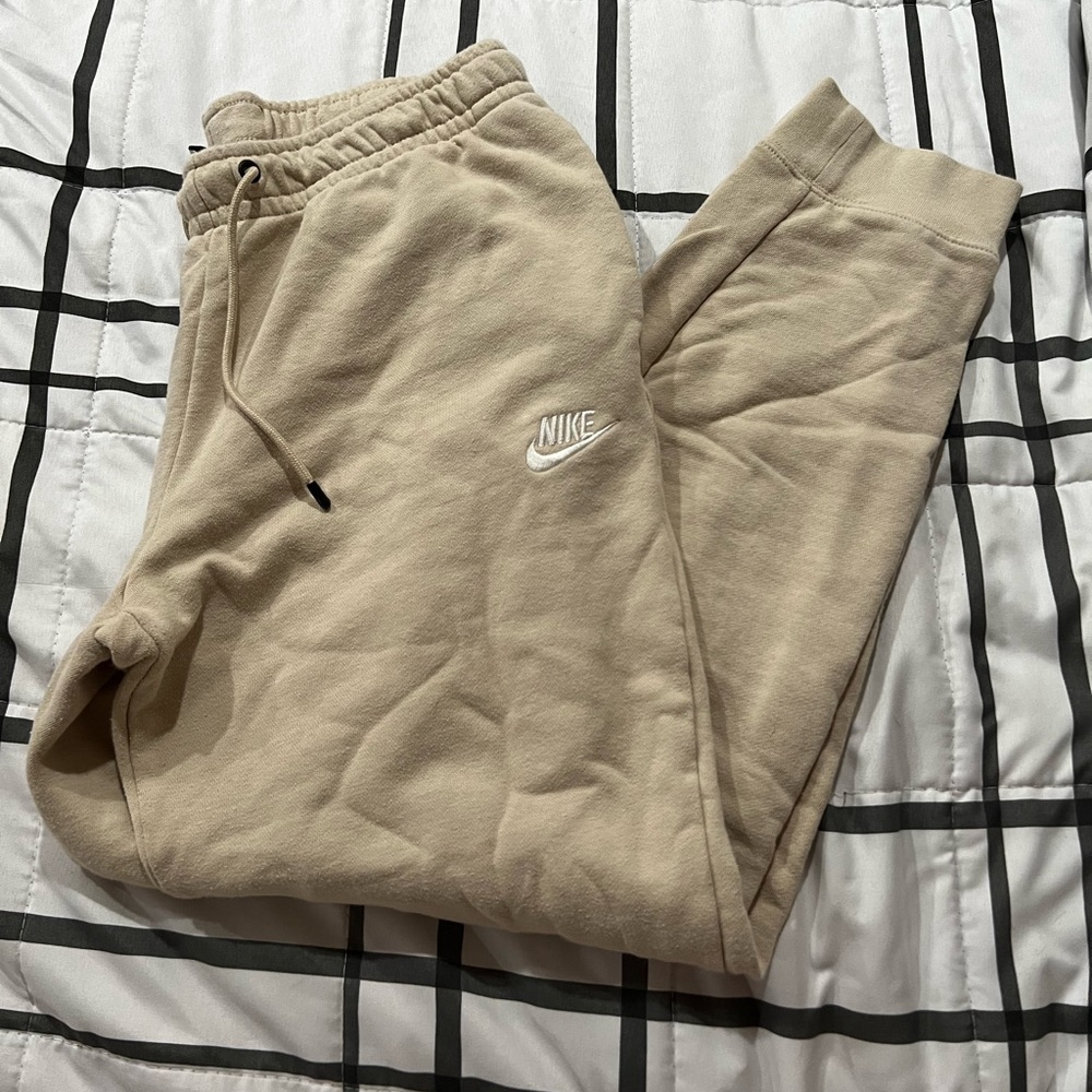 Women’s Nike joggers size M